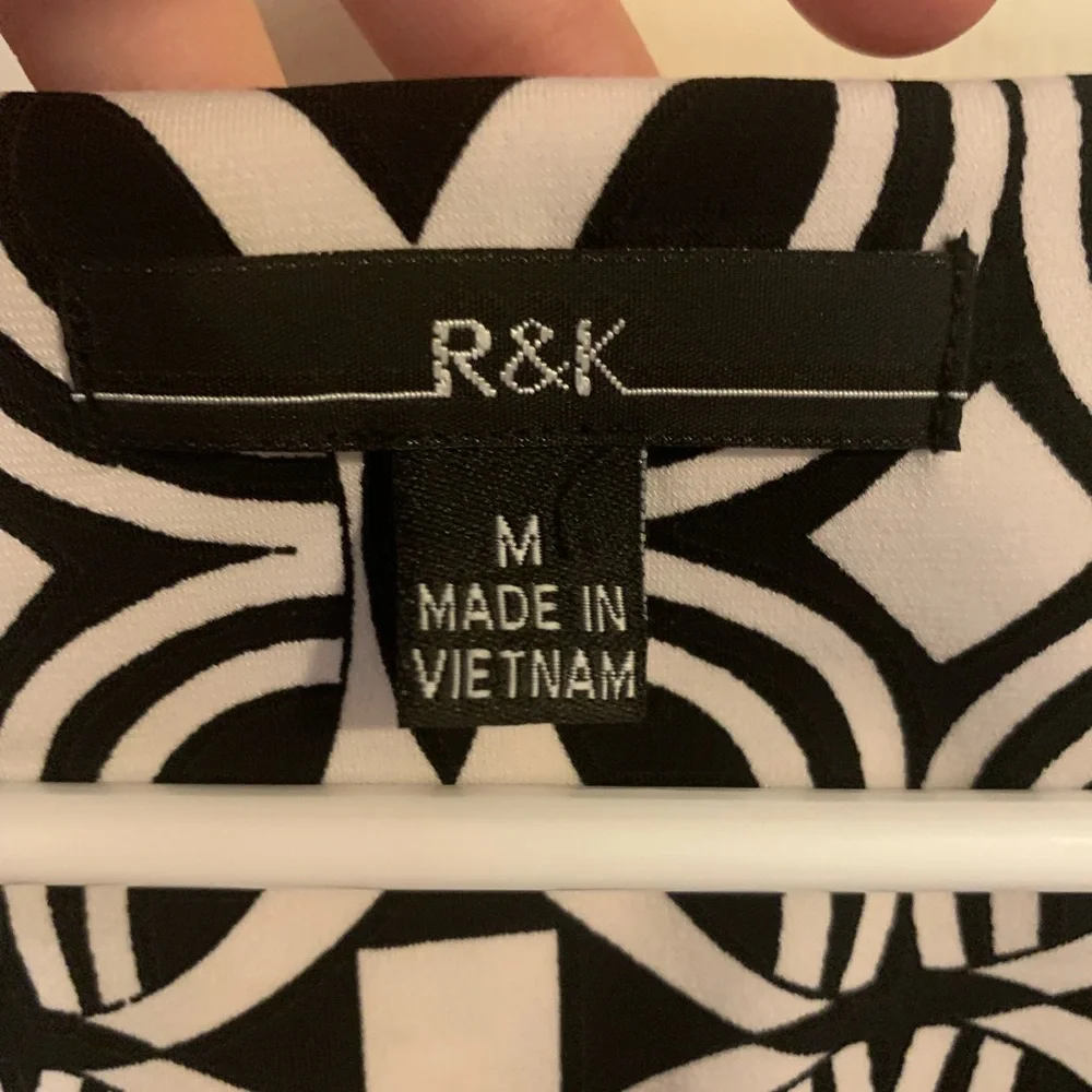 ⭐️ 3 for $20.00 SALE Women’s dress - Picture 4 of 4